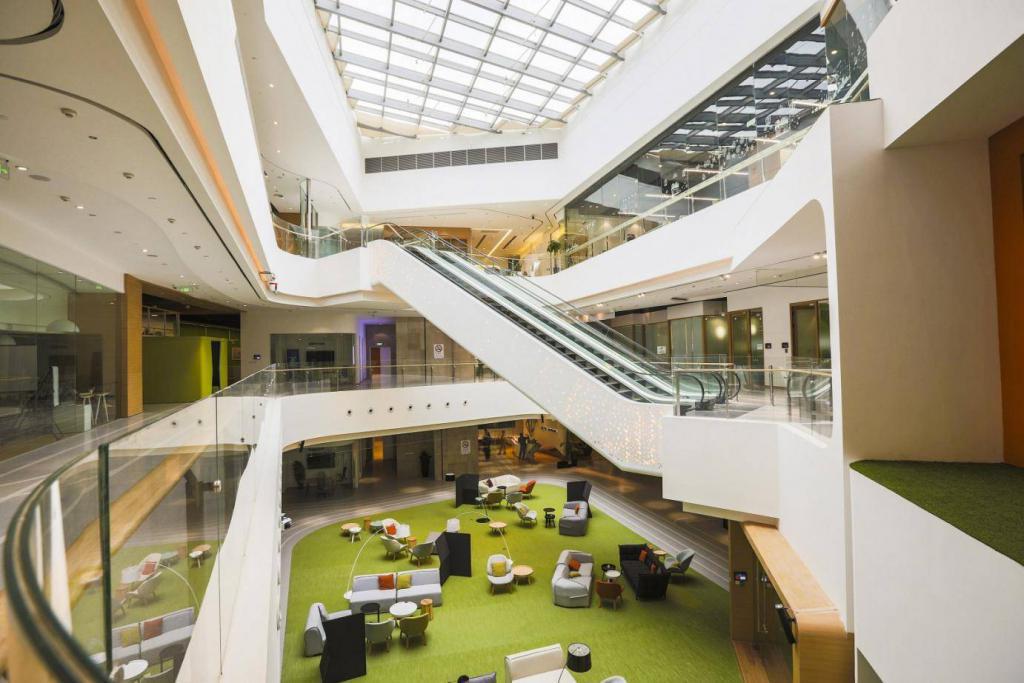 虹桥天街一展空间（阳光中庭）